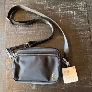lululemon Everywhere Crossbody bag